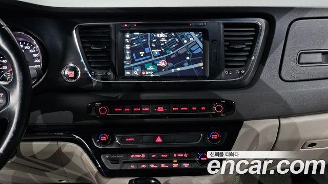 Kia Canival 2016 — photo 26