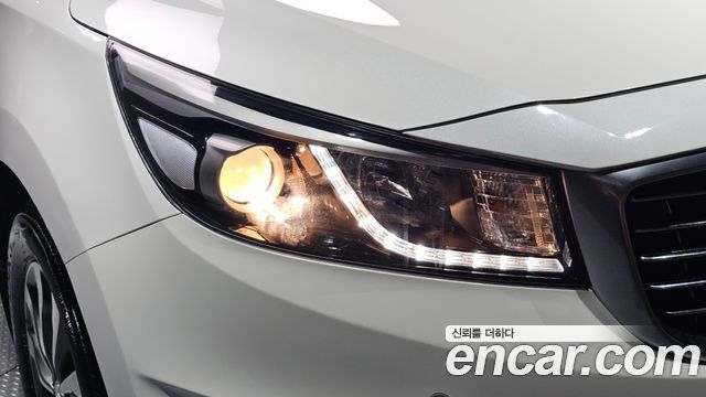 Kia Canival 2016 — photo 8