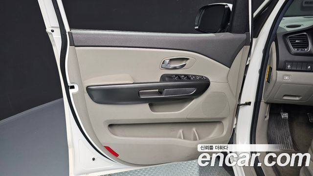 Kia Canival 2016 — photo 14
