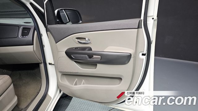 Kia Canival 2016 — photo 15