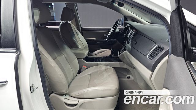 Kia Canival 2016 — photo 16