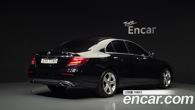 Mercedes-Benz E-Class 2017 — photo 2