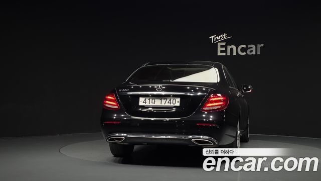 Mercedes-Benz E-Class 2017 — photo 4