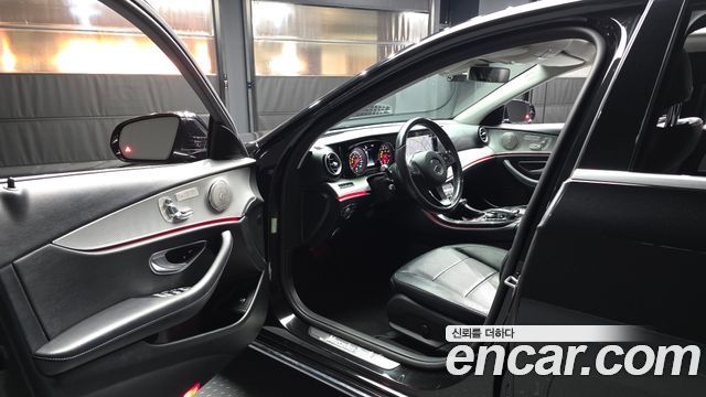 Mercedes-Benz E-Class 2017 — photo 10