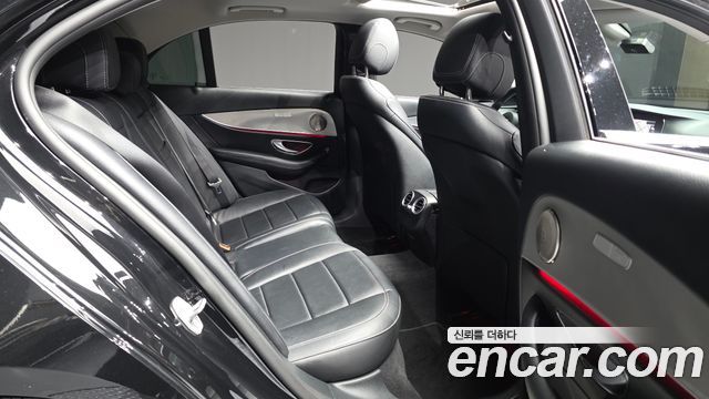 Mercedes-Benz E-Class 2017 — photo 12