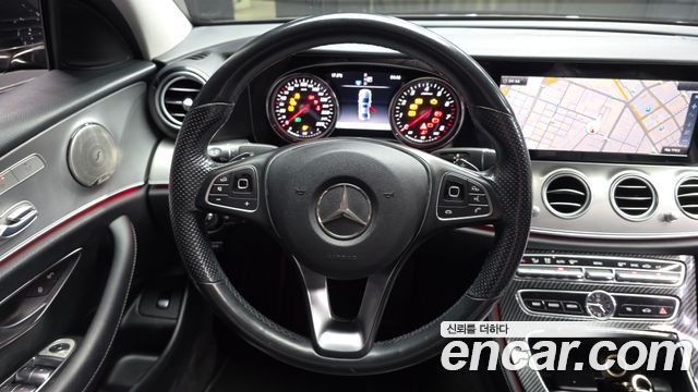 Mercedes-Benz E-Class 2017 — photo 13