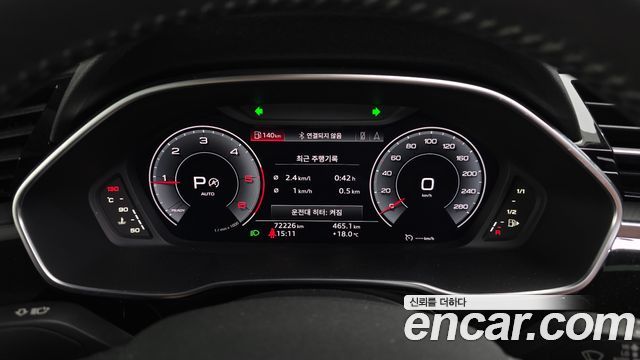 Audi Q3 2020 — photo 11