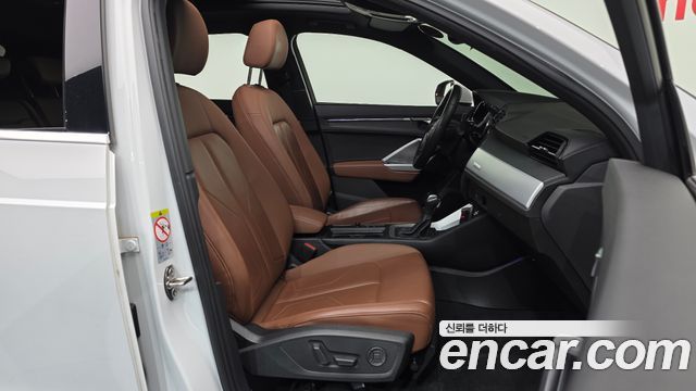 Audi Q3 2020 — photo 17