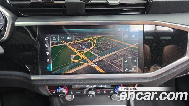 Audi Q3 2020 — photo 20