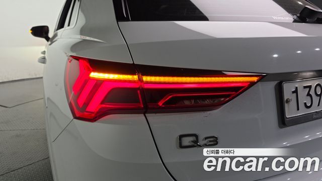 Audi Q3 2020 — photo 9