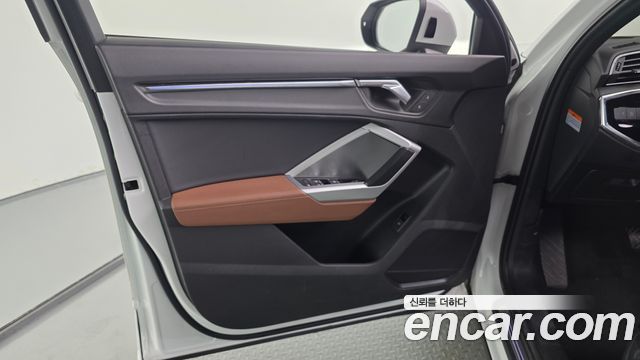 Audi Q3 2020 — photo 14