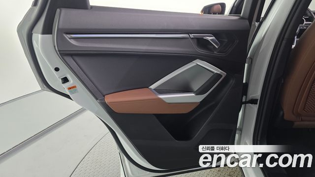 Audi Q3 2020 — photo 15