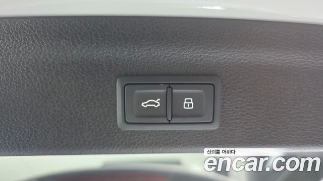 Audi Q3 2020 — photo 27