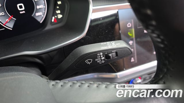 Audi Q3 2020 — photo 29
