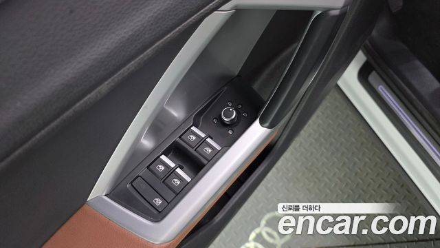 Audi Q3 2020 — photo 30