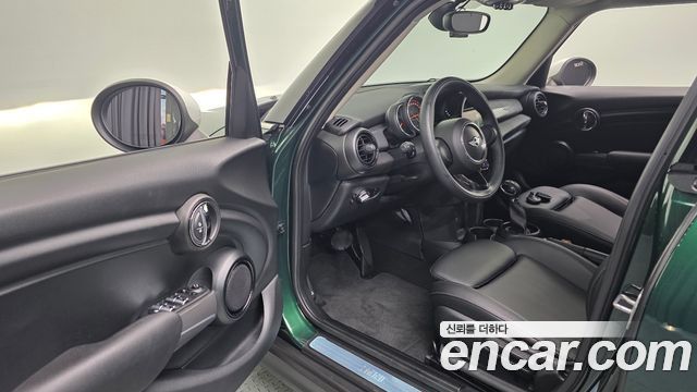 Mini Cooper 2018 — photo 17