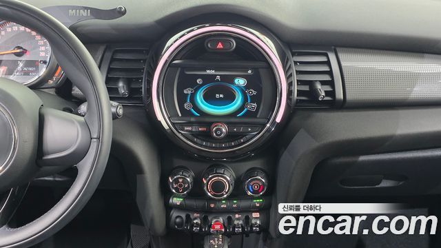 Mini Cooper 2018 — photo 23