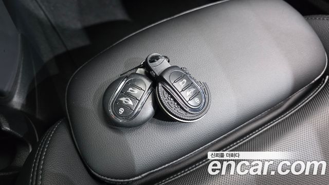 Mini Cooper 2018 — photo 29