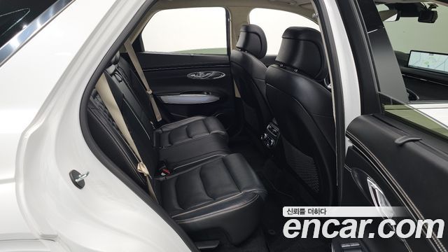 Genesis GV70 2022 — photo 18