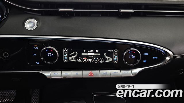 Genesis GV70 2022 — photo 26