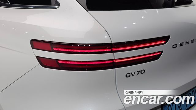 Genesis GV70 2022 — photo 9