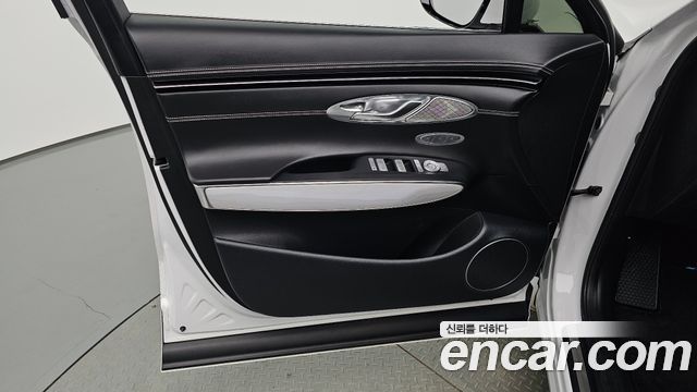 Genesis GV70 2022 — photo 14