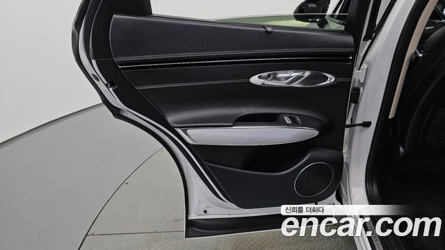 Genesis GV70 2022 — photo 15