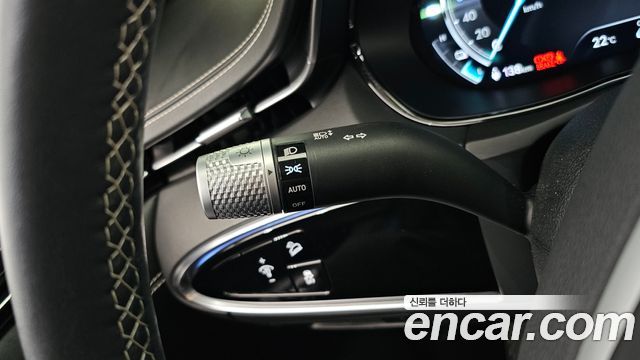 Genesis GV70 2022 — photo 30