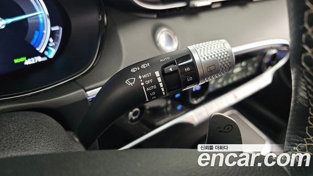 Genesis GV70 2022 — photo 31
