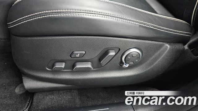 Genesis GV70 2022 — photo 33