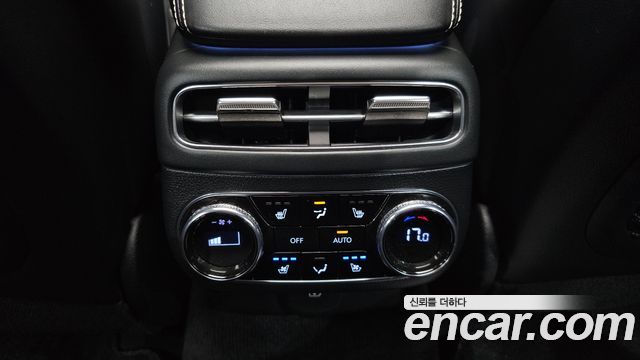 Genesis GV70 2022 — photo 34