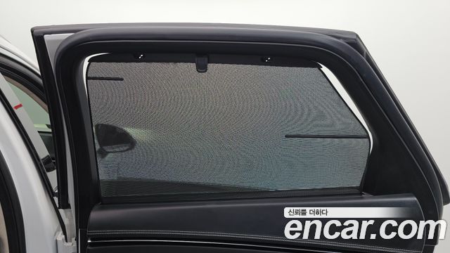 Genesis GV70 2022 — photo 35