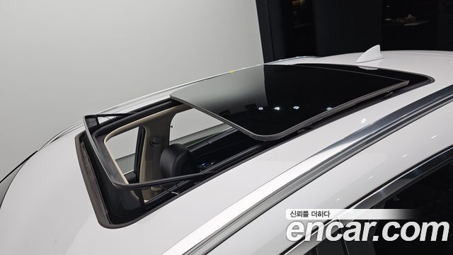 Genesis GV70 2022 — photo 36