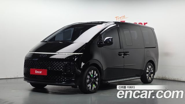 Hyundai Staria 2025 — photo 1
