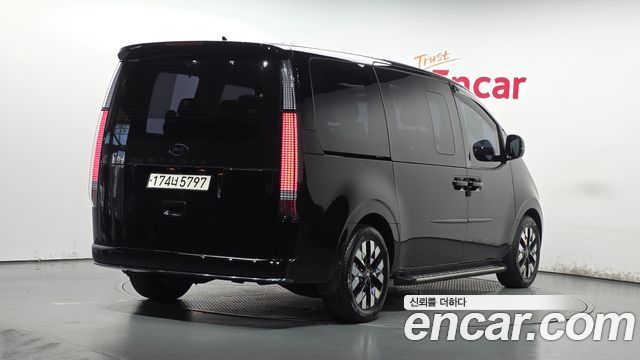 Hyundai Staria 2025 — photo 2