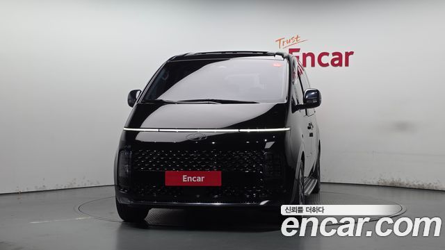 Hyundai Staria 2025 — photo 3
