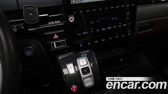 Hyundai Staria 2025 — photo 9