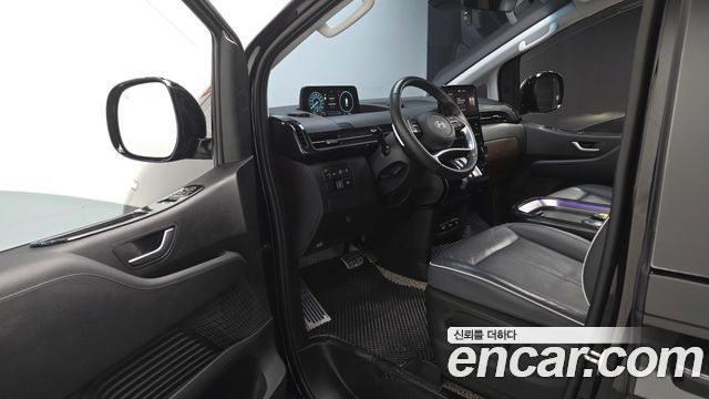 Hyundai Staria 2025 — photo 10