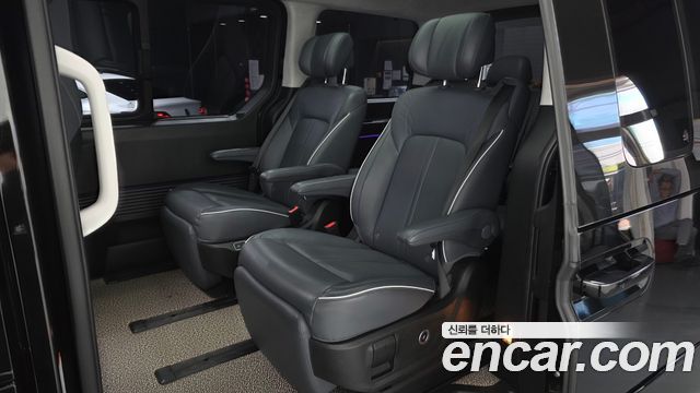 Hyundai Staria 2025 — photo 12