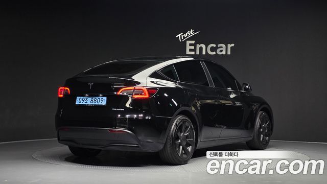 Tesla Model Y 2024 — photo 2