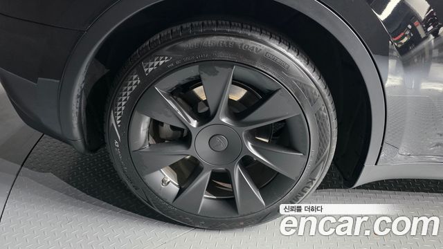 Tesla Model Y 2024 — photo 5