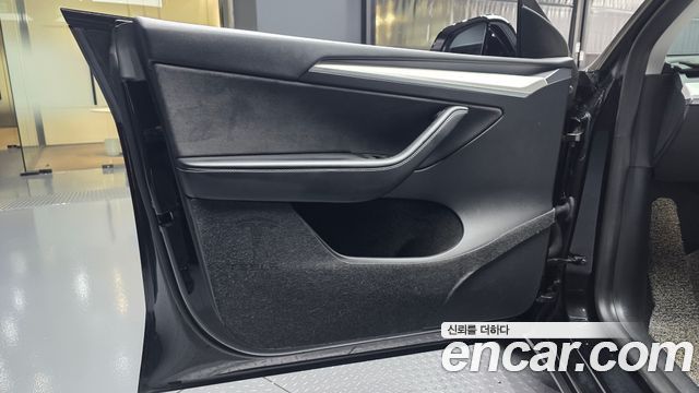 Tesla Model Y 2024 — photo 14