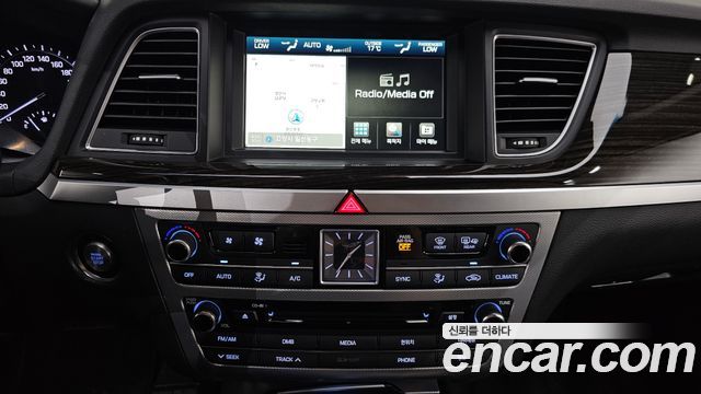 Genesis G80 2017 — photo 20
