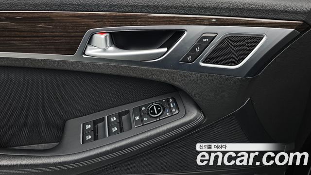 Genesis G80 2017 — photo 24