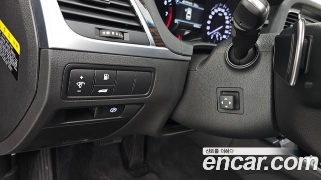 Genesis G80 2017 — photo 25