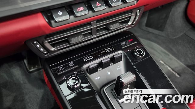 Porsche 911 2023 — photo 28