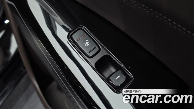 Kia K7 2017 — photo 25