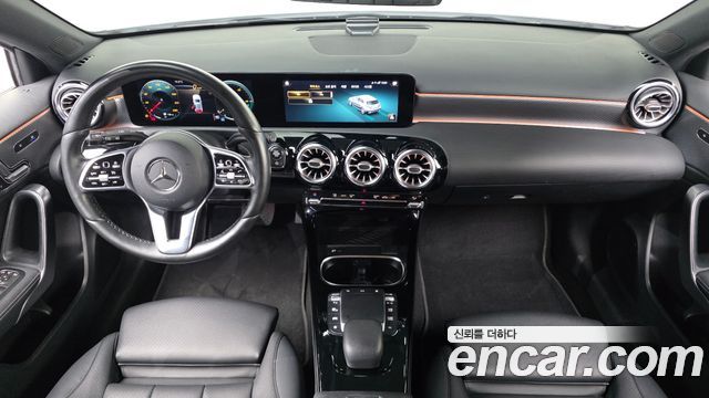 Mercedes-Benz A-Class 2021 — photo 10