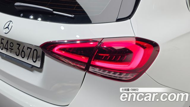 Mercedes-Benz A-Class 2021 — photo 9