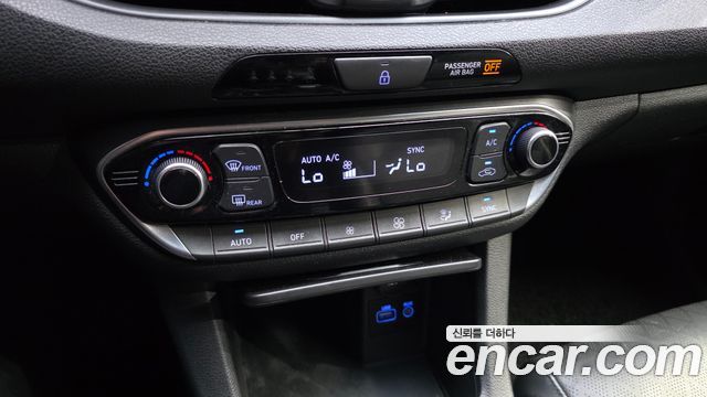 Hyundai i30 2017 — photo 17